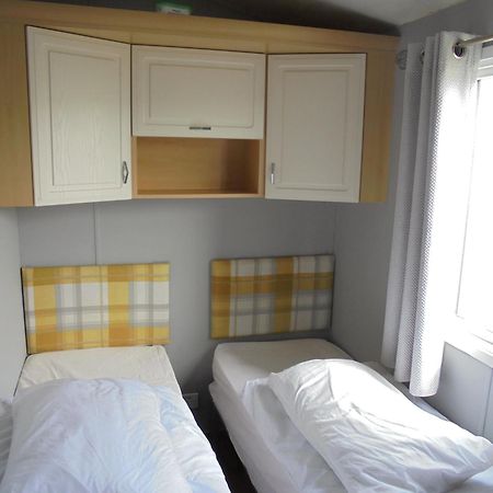 Отель 8 Berth On The Chase Инголдмелс Экстерьер фото